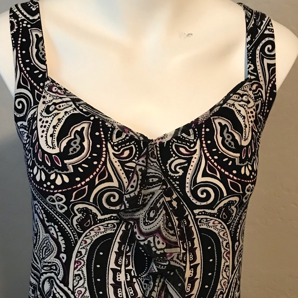 Sleeveless black & white blouse